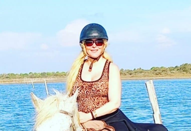 Loana balade cheval internautes moque