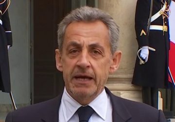 Nicolas Sarkozy défend la tenue de la Coupe du monde de football au Qatar