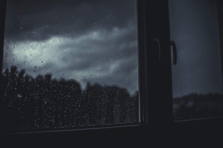 Vous fermez vos fenêtres lorsqu'il pleut Grave erreur ! On vous explique pourquoi 
