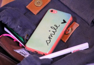 Vous ne retirez pas la coque de votre téléphone lorsqu'il est en charge Fatale erreur pour votre mobile !