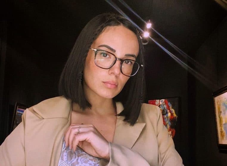 agathe auproux photo instagram nue manteau