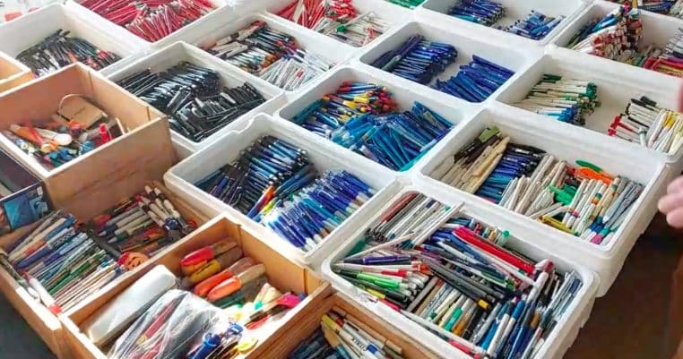 collection insolite de stylos
