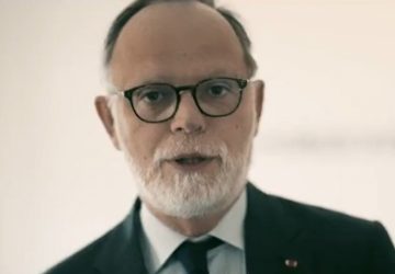 Édouard Philippe : quelle est cette maladie auto-immune qui lui fait perdre ses sourcils ?