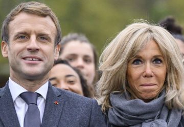 emmanuel macron brigitte moment tendresse