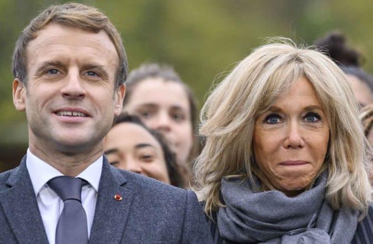 emmanuel macron brigitte moment tendresse