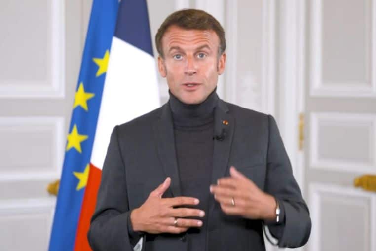 emmanuel macron col roule moqueries (2)