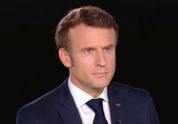 emmanuel macron france 2 caroline roux questions tension