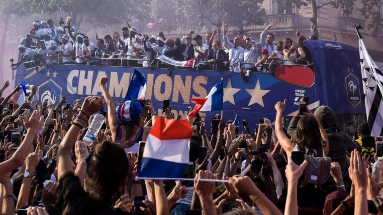 equipe de france coupe du monde parade 2018 champs-élysées