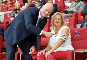 Gianni Infantino et le brassard One Love