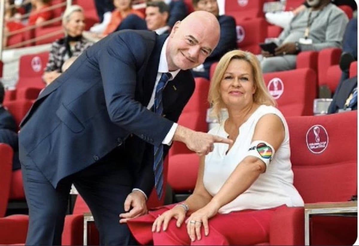 Gianni Infantino et le brassard One Love