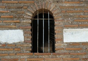 « Refus de douche et de balade » découvrez le quotidien de Dahbia B., meurtrière présumée de Lola, en prison