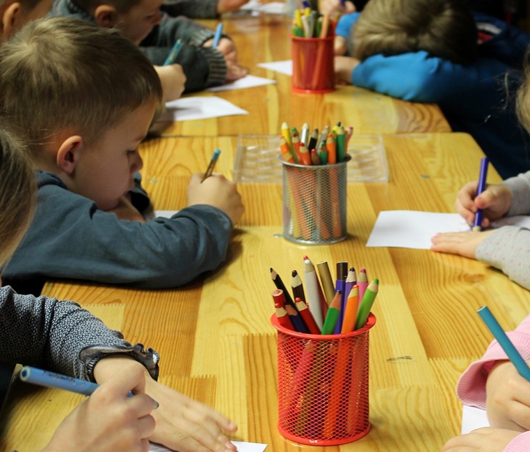 faux-plafond crèche effondré