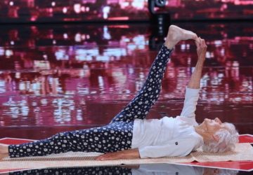 incroyable talent charlotte centenaire yoga video (1)