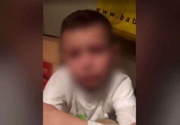 petit garcon harcele frappe ecole - 1