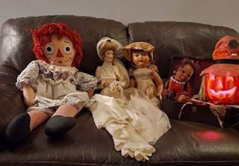 La ville aux poup?�es : chaque d?�funt est remplac?� par une poup?�e grandeur humaine