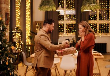 Infidélité les hommes plus enclins à dépenser pour leur maîtresse à Noël que pour leur épouse