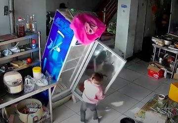 Frigo tombant suru n enfant