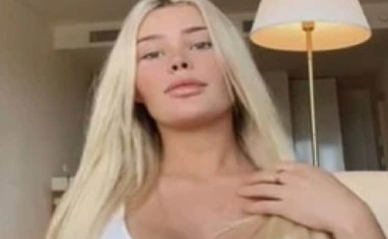 Vidéo : une cheerleader révèle ce qu'elle porte en dessous de son costume