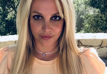 britney spears pose seins nus internet