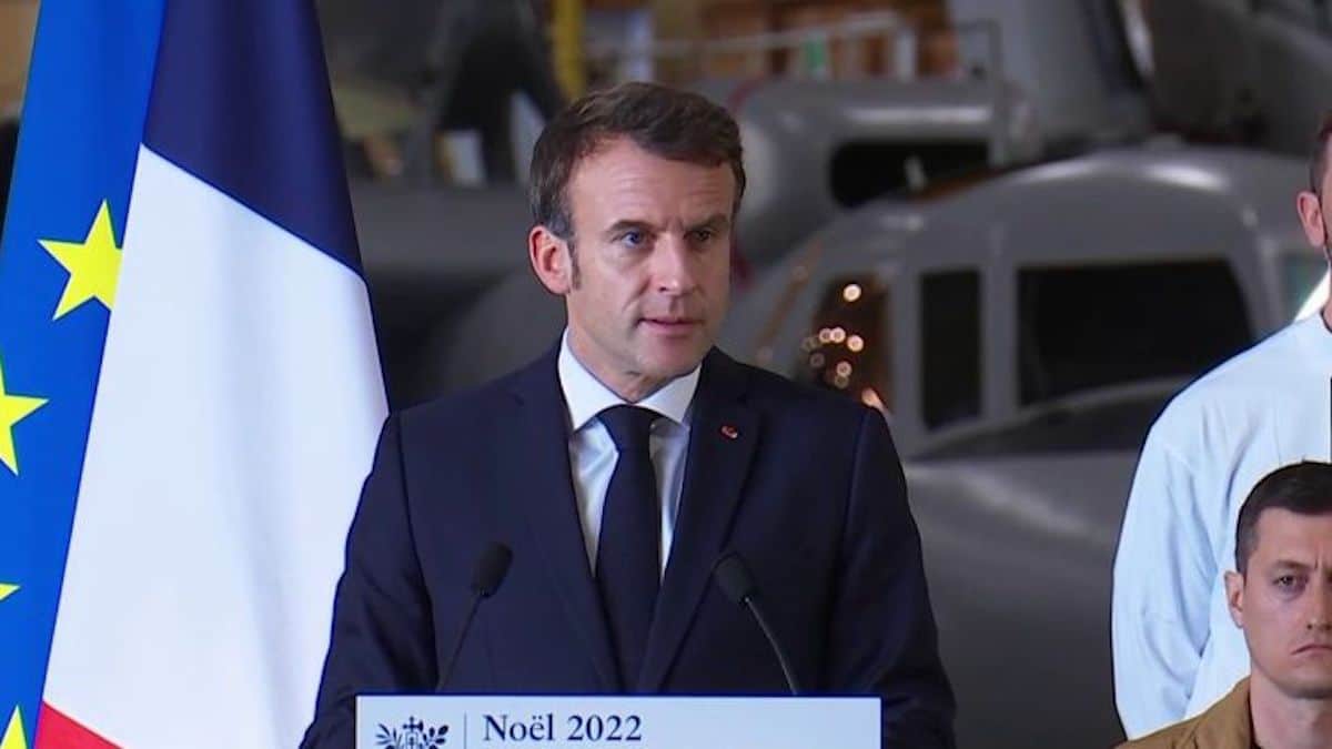 emmanuel macron porte avion passe nuit