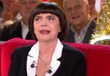 Vivement dimanche : Pourquoi Mireille Mathieu a fondu en larmes face à l'animateur ? (Vidéo)