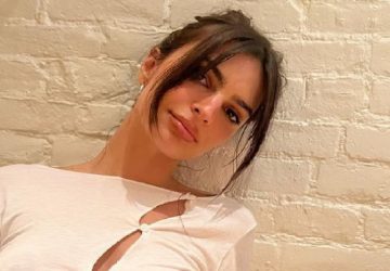 Emily Ratajkowski se dévoile avec un maxi décolleté