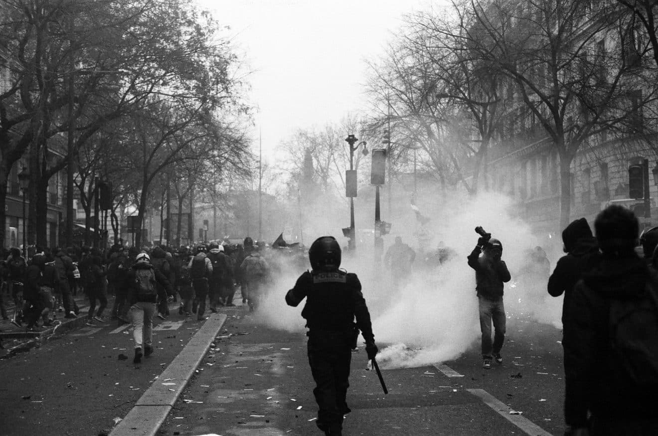 Manifestation parisienne du 19 janvier un homme porte plainte après avoir dû se faire amputer un testicule suite à un coup de matraque