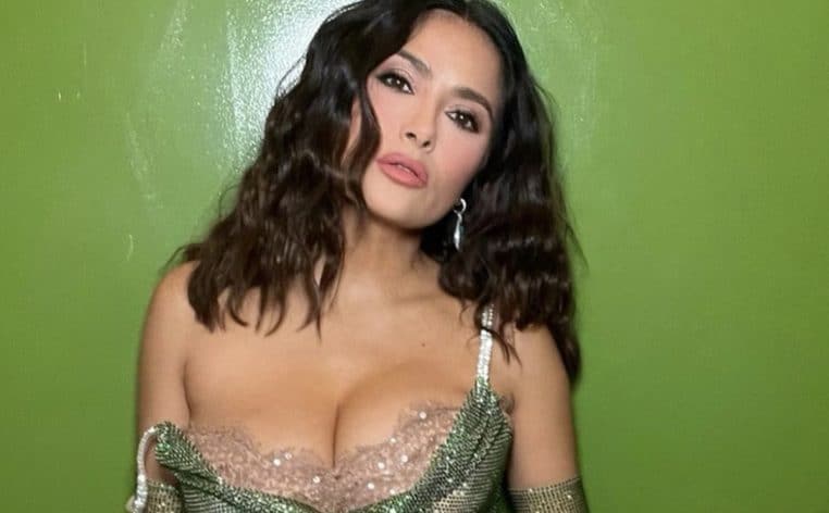 Salma Hayek sexy robe maille avant première