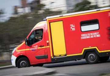 secours paris france attaque couteau
