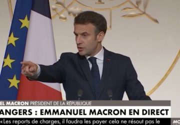 Emmanuel Macron vient au secours d'une jeune femme