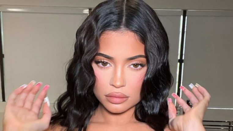 kylie jenner photo visage prenom fils