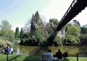 corps parc buttes chaumont