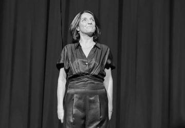 Florence Foresti humoriste nu pose