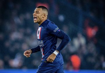 Kylian Mbappe Hakimi Lionel Messi trophée récompense photo