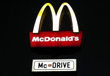 McDonalds café histoire brûlure accusé restaurant Canada
