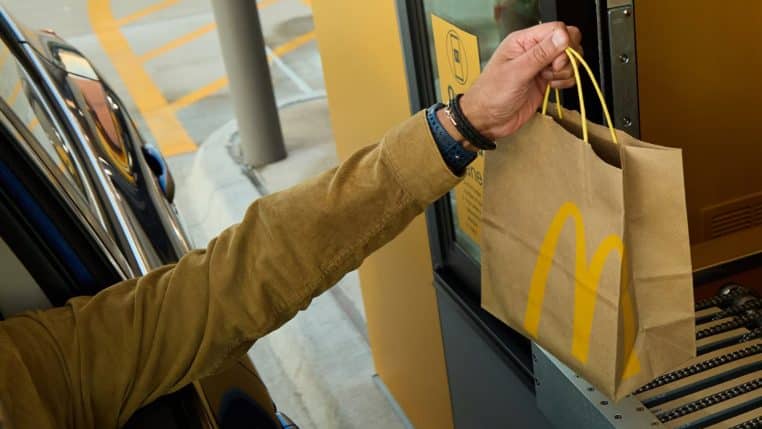 McDonald's humour insolite robot intelligence artificielle drive fast-food