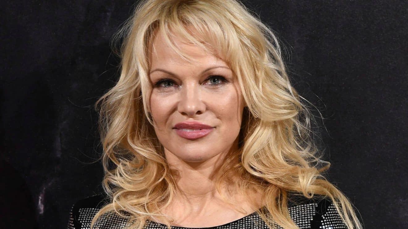 Pamela Anderson tacle la production de la série Pam & Tommy et exige des excuses