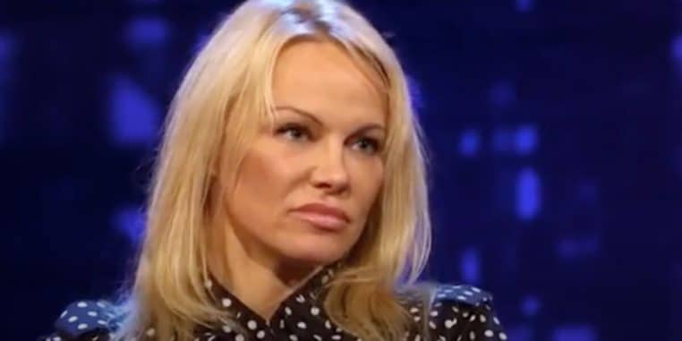 pamela anderson nuit chaude homme