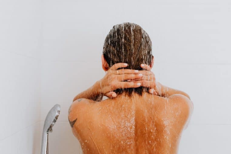 Victime pour avoir parler de la fréquence à laquelle elle prenait sa douche.