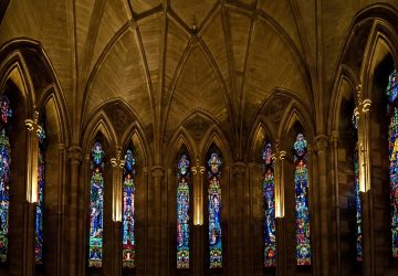 prêtre église amoureux démission