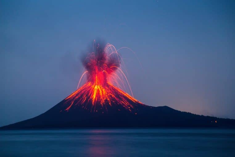 poisson avril blague humour histoire éruption volcanique volcan télévision