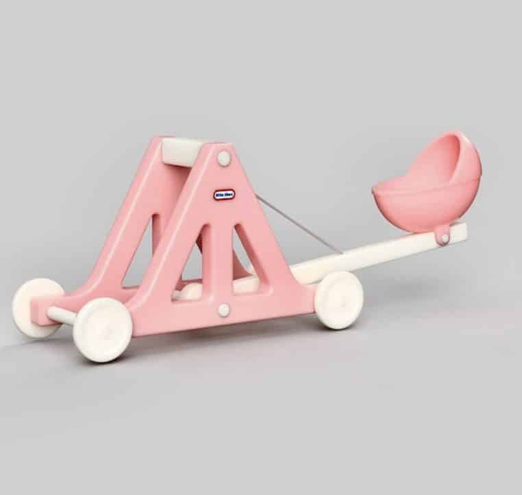 Jouets pour enfants censés représenter des thèmes de la vie d'adulte