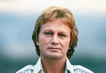 Je l’ai vu allongé un proche de Claude François revient sur les circonstances de son décès
