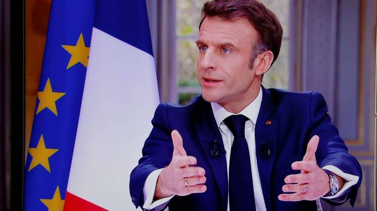 france reforme des retraites emmanuel macron politique 49.3 montre interview