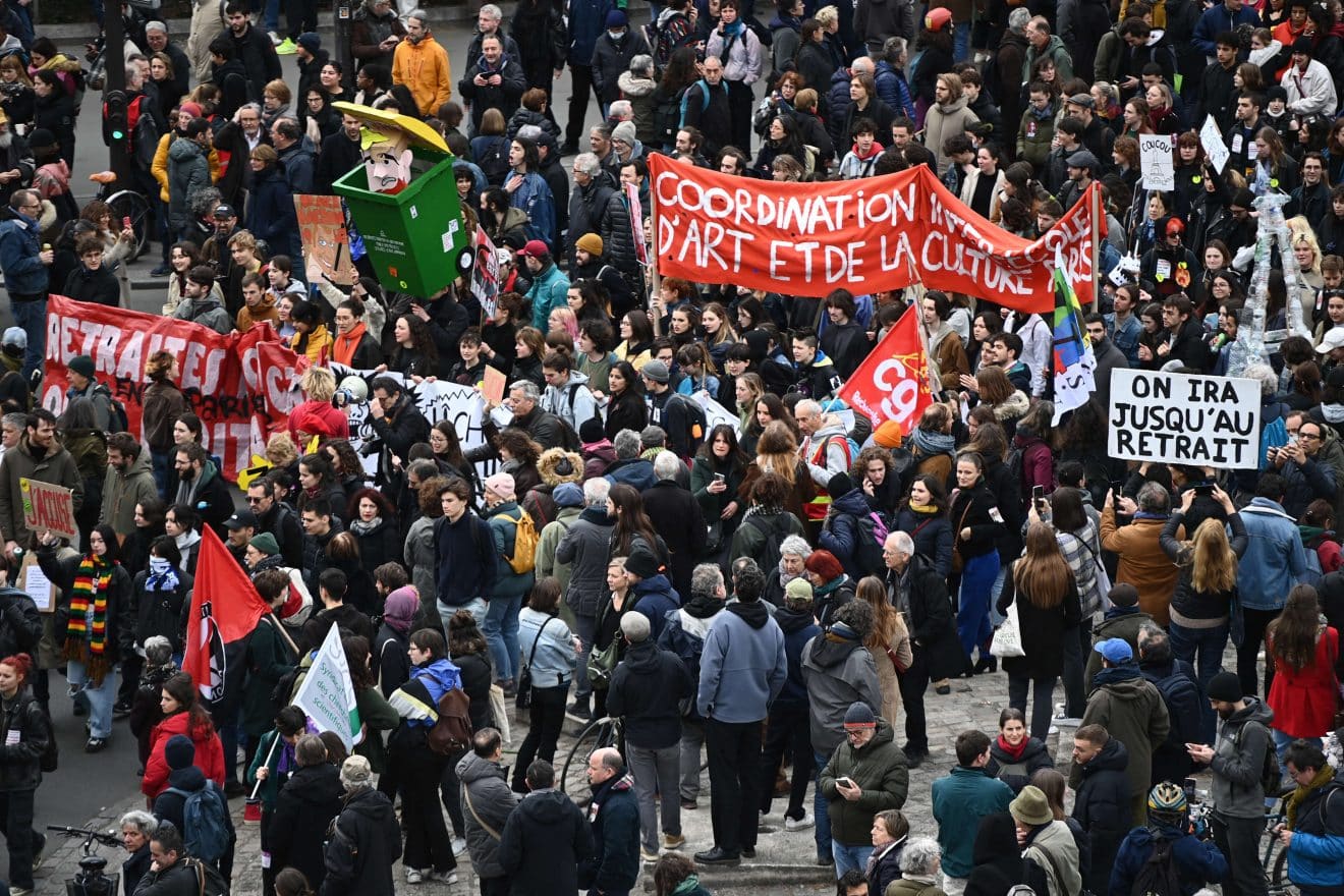 Manifestation mobilisation grève france borne macron politique retraites syndicats travail