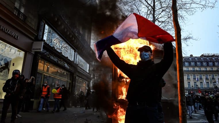 manifestation france reforme des retraites emmanuel macron politique 49.3