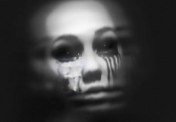 Paranormal : troublante photographie du fantôme d’une « fille aux yeux noirs »