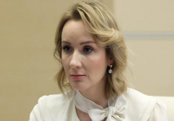 Qui est Maria Lvova-Belova, visée par un mandat d'arrêt comme Poutine ?