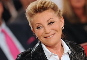 sheila clique télévision musique retraite reforme 49.3 argent france politique