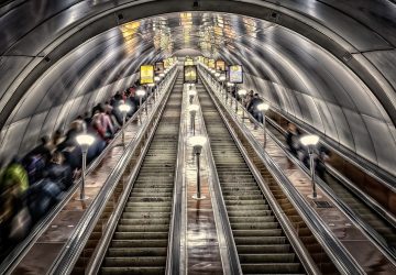 agresseur agression vol portable femme métro